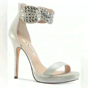 NEW!🥳🎊HOST PICK🎊🥳Nina Fayth Platform Heels.